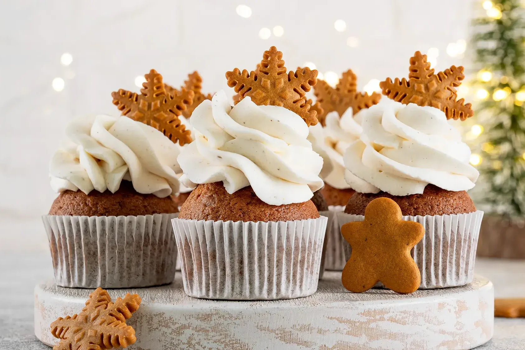 Cupcakes with Christmas gingerbread decoration