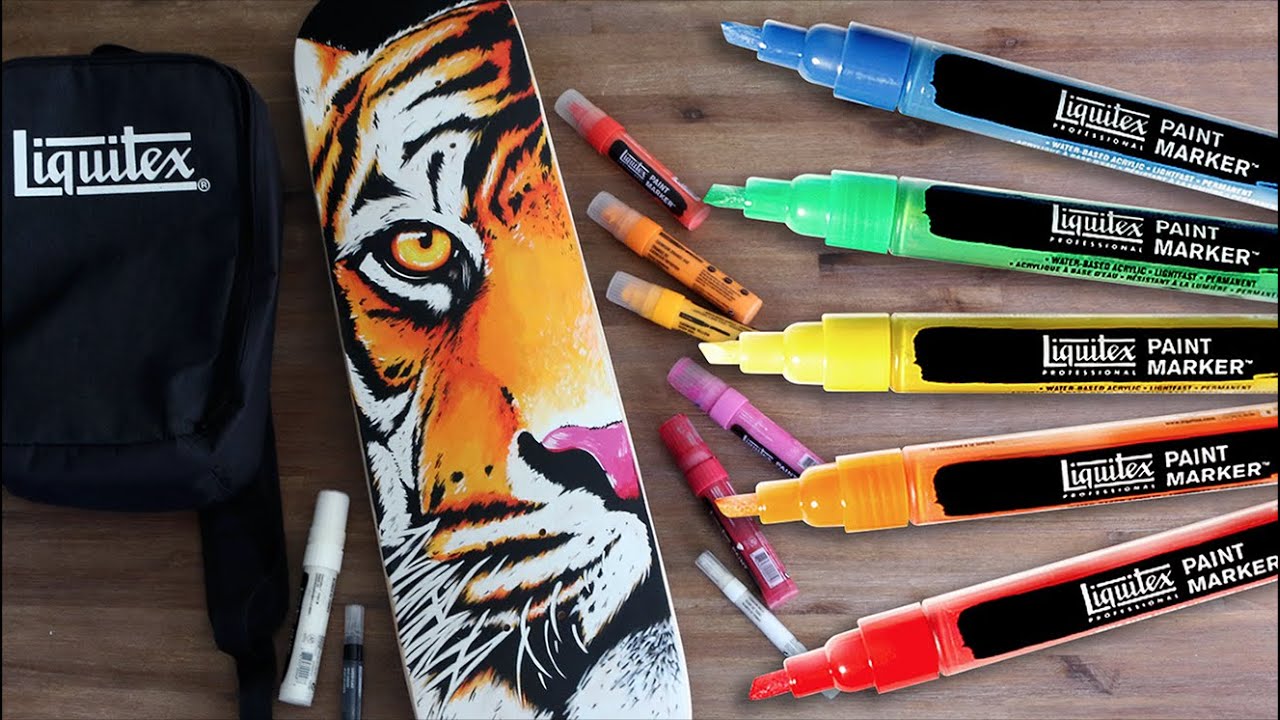 Art pens with the drawing of a lions face