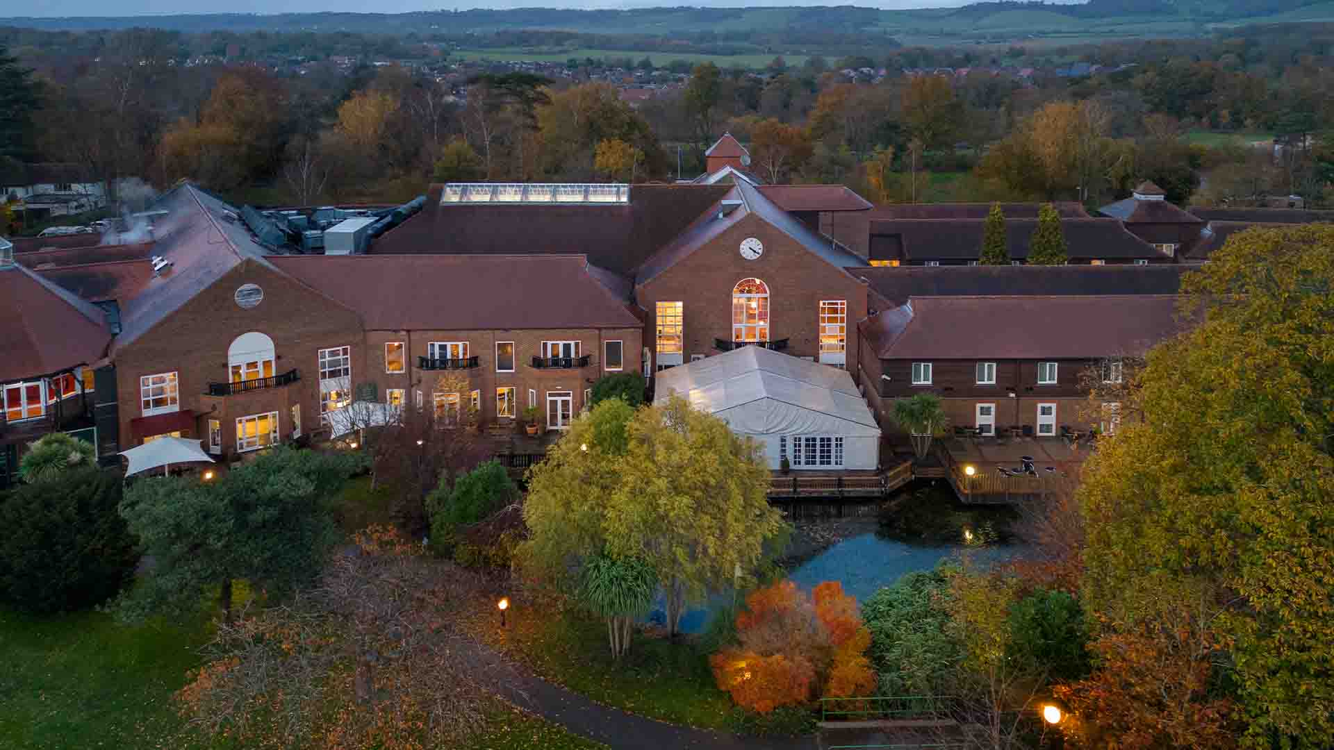 Outside photo of the country house hotel Marriott Tudor Park Country Club.