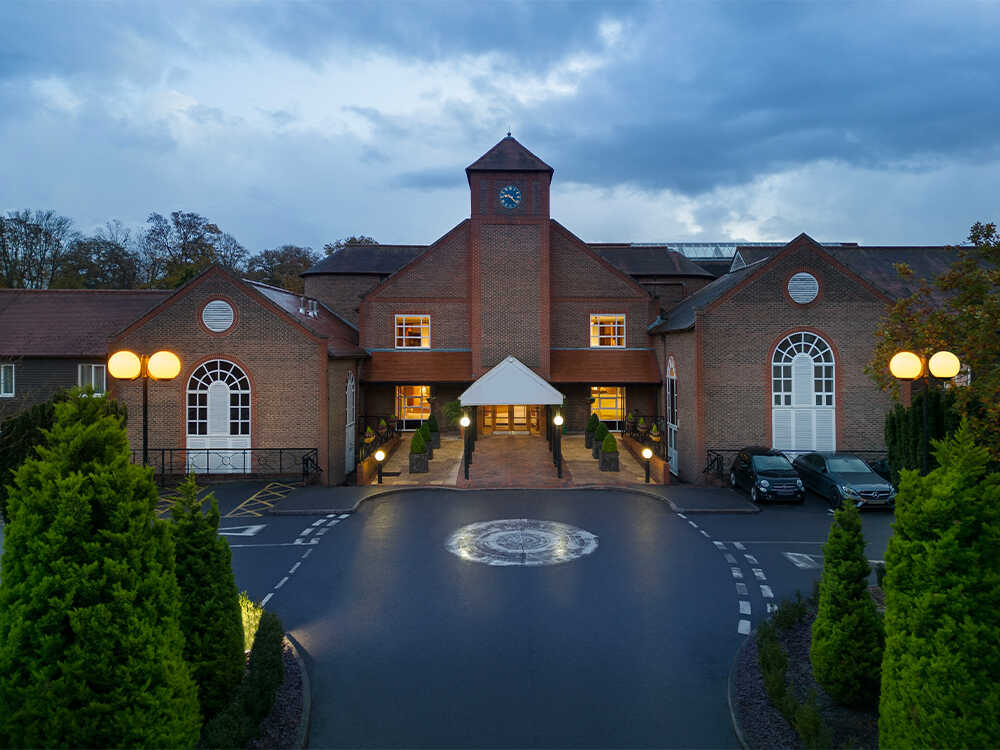 Outside photo of the country house hotel Marriott Tudor Park Country Club.