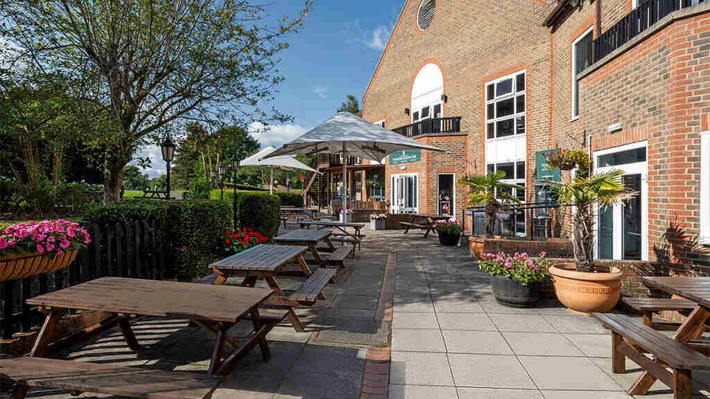 Terrace photo of the country house hotel Marriott Tudor Park Country Club.