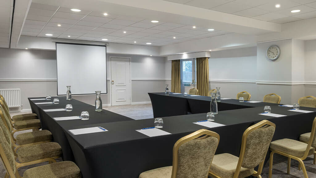 Conference room photo of the country house hotel Marriott Tudor Park Country Club.
