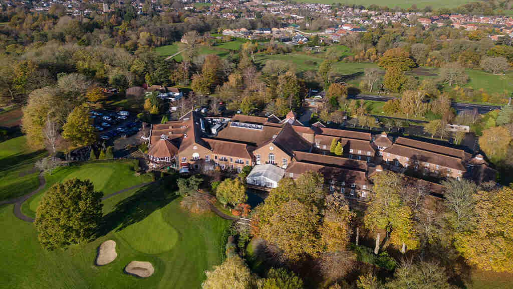 Aerial photo of the country house hotel Marriott Tudor Park Country Club.